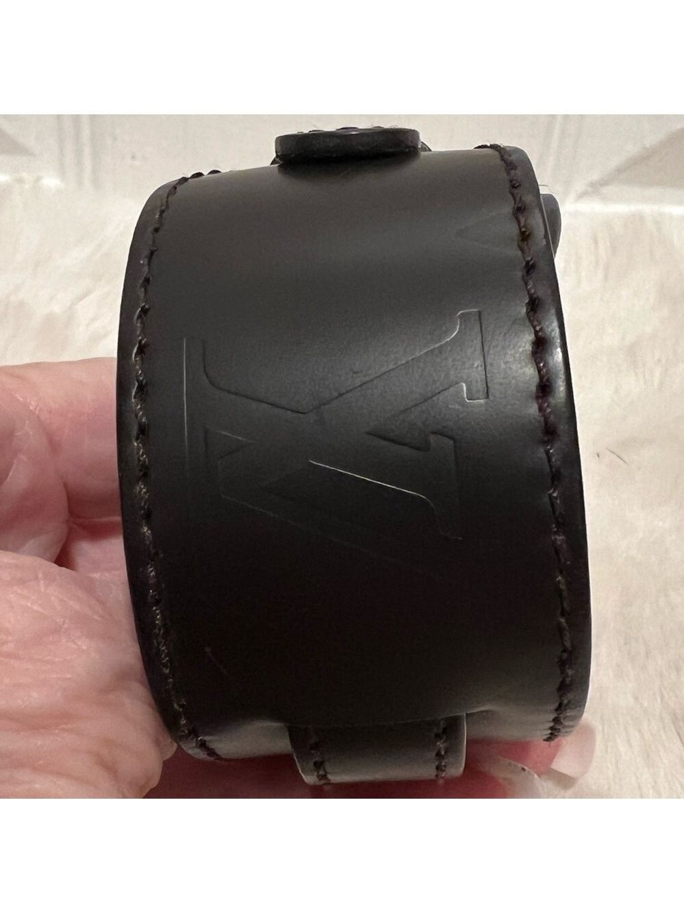 LOUIS VUITTON MONOGRAM GLASE FORCE WRAP LEATHER BRACELET. - Picture 6 of 15